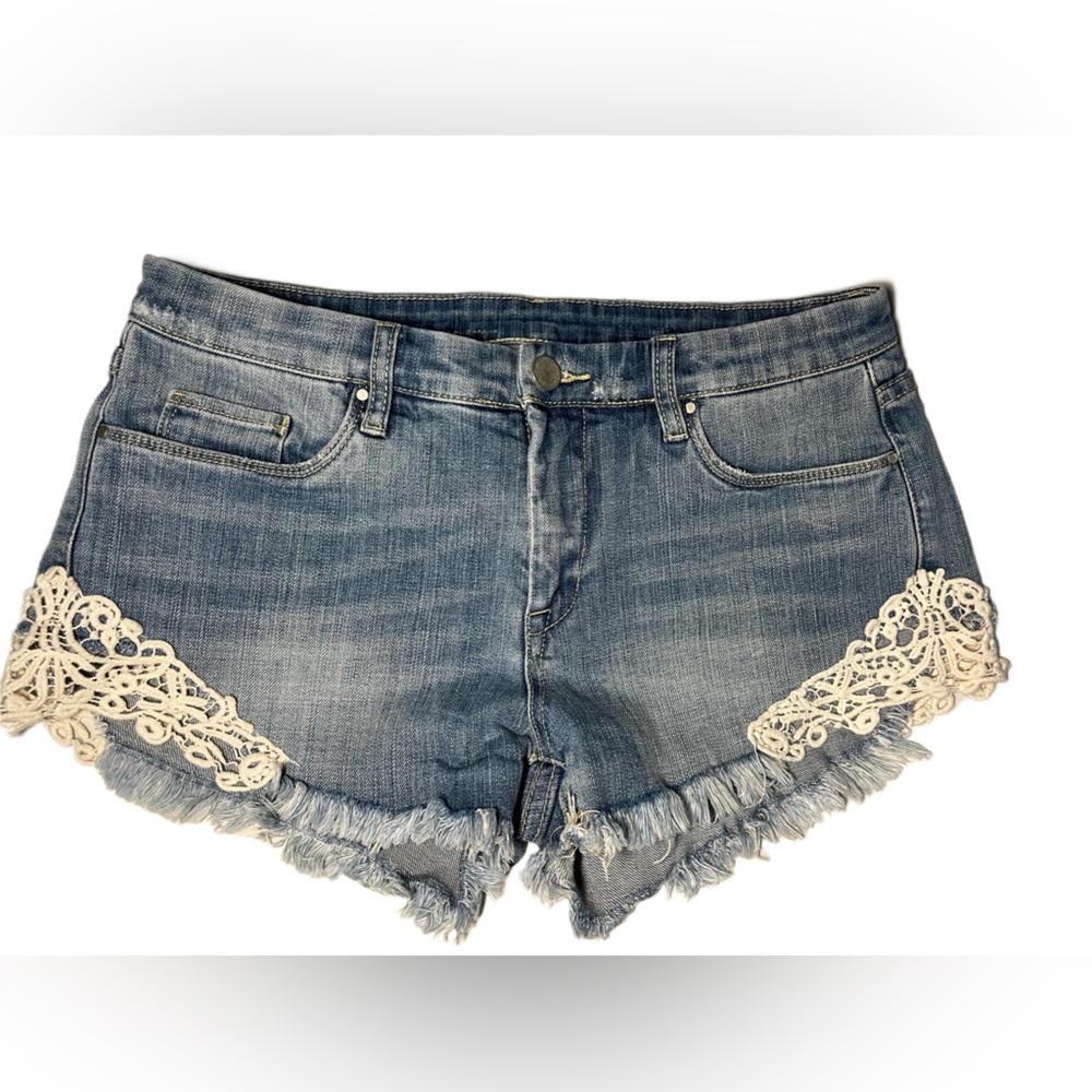 GRAY by Saks Fifth Avenue Blue Denim Short Shorts w/ White Lace Design Size 28